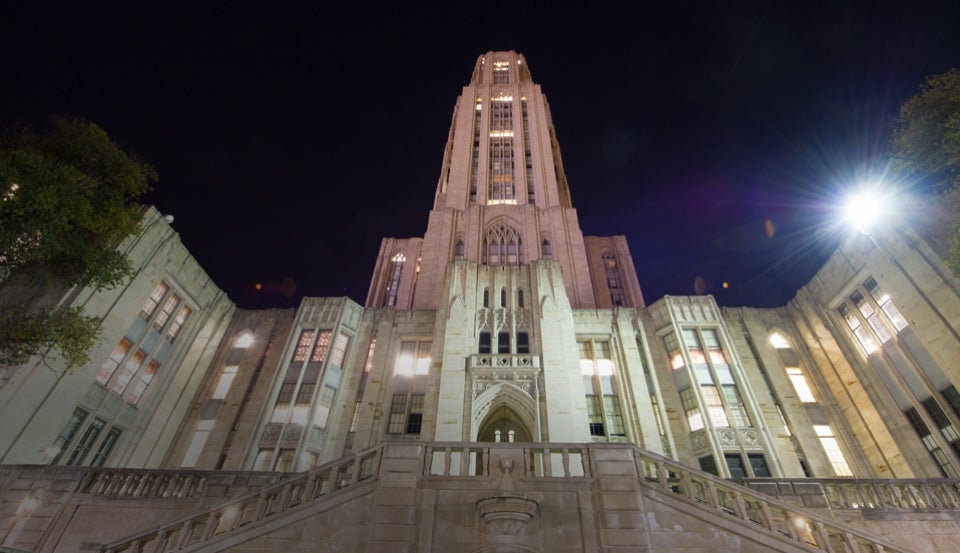 Cathedral of Learning at night